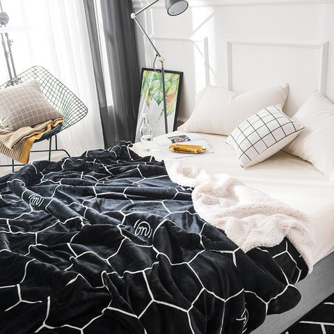 Geometric Reversible Microfiber Blanket