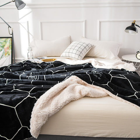 Geometric Reversible Microfiber Blanket